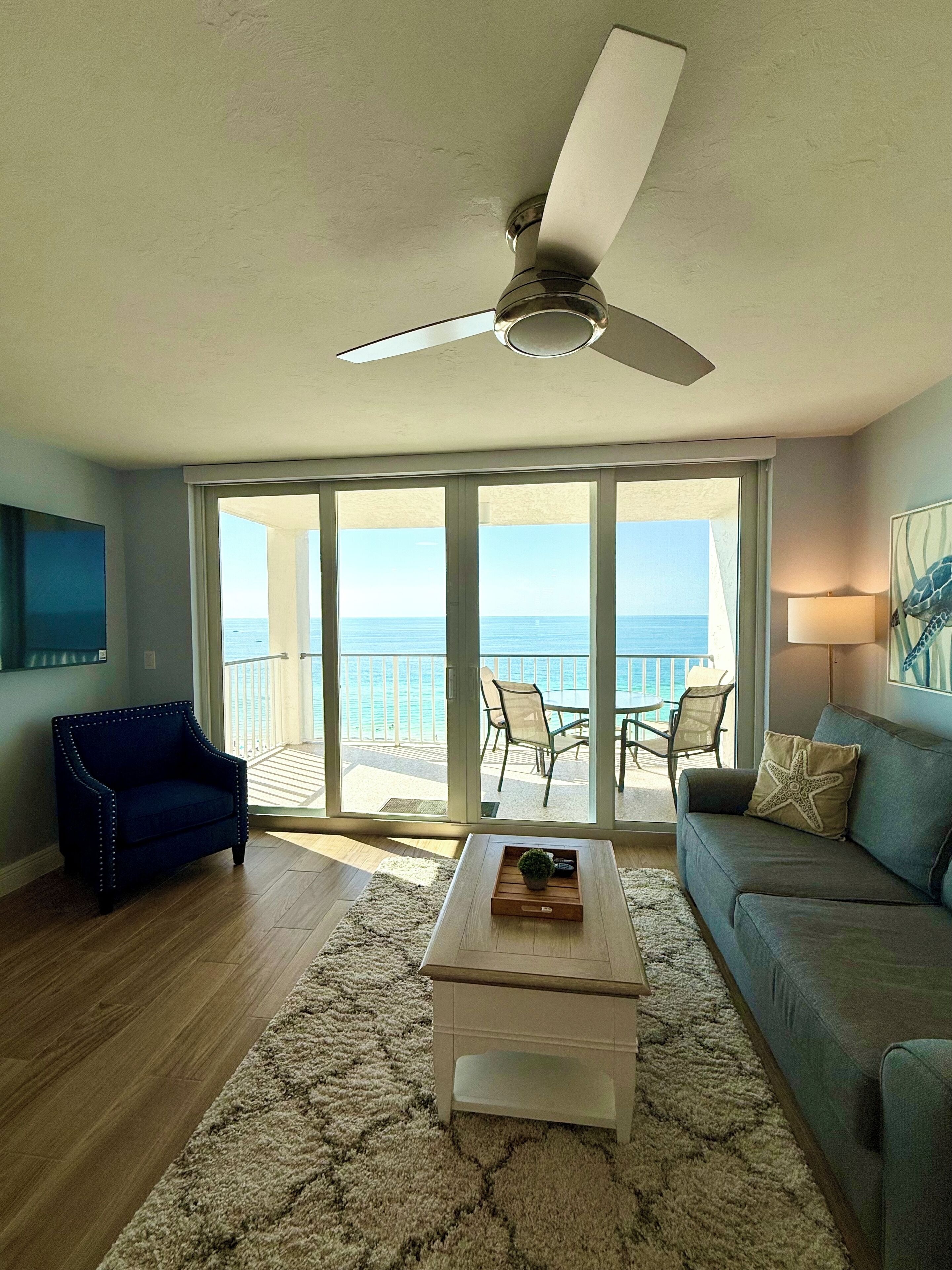 Smart TV, Hulu, streaming services, stereo