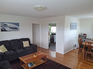 Smart TV, fireplace, DVD player, ping pong