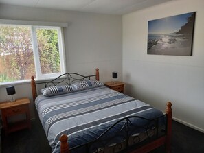 3 bedrooms, iron/ironing board, travel cot, free WiFi