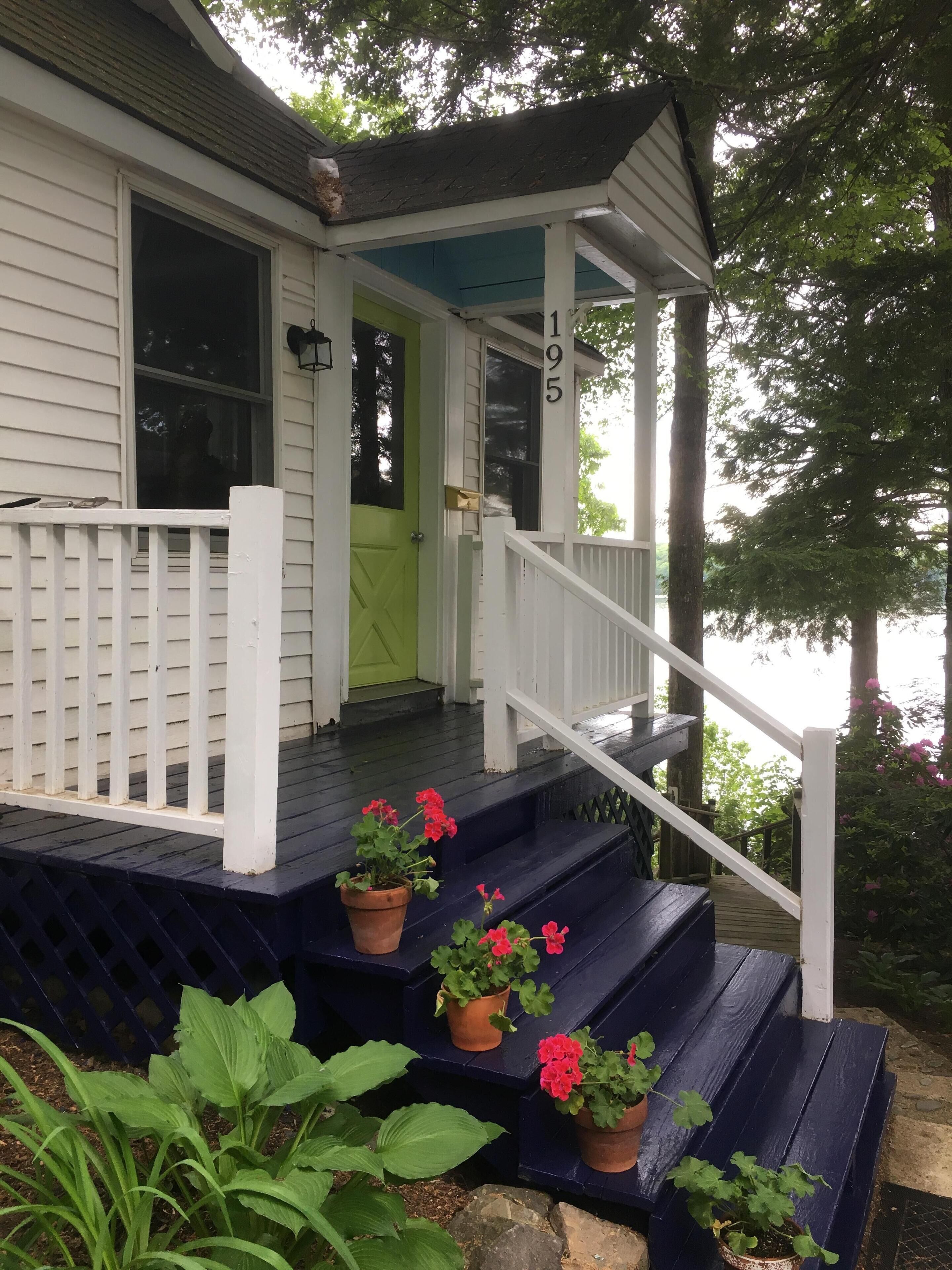 Classic Maine waterfront cottage on pristine Highland Lake Windham/Falmouth
