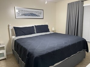 4 bedrooms, iron/ironing board, travel cot, free WiFi - Cozy 4 bedroom 2 bathroom Pool Home with game room Close to all the parks. (Clermont)