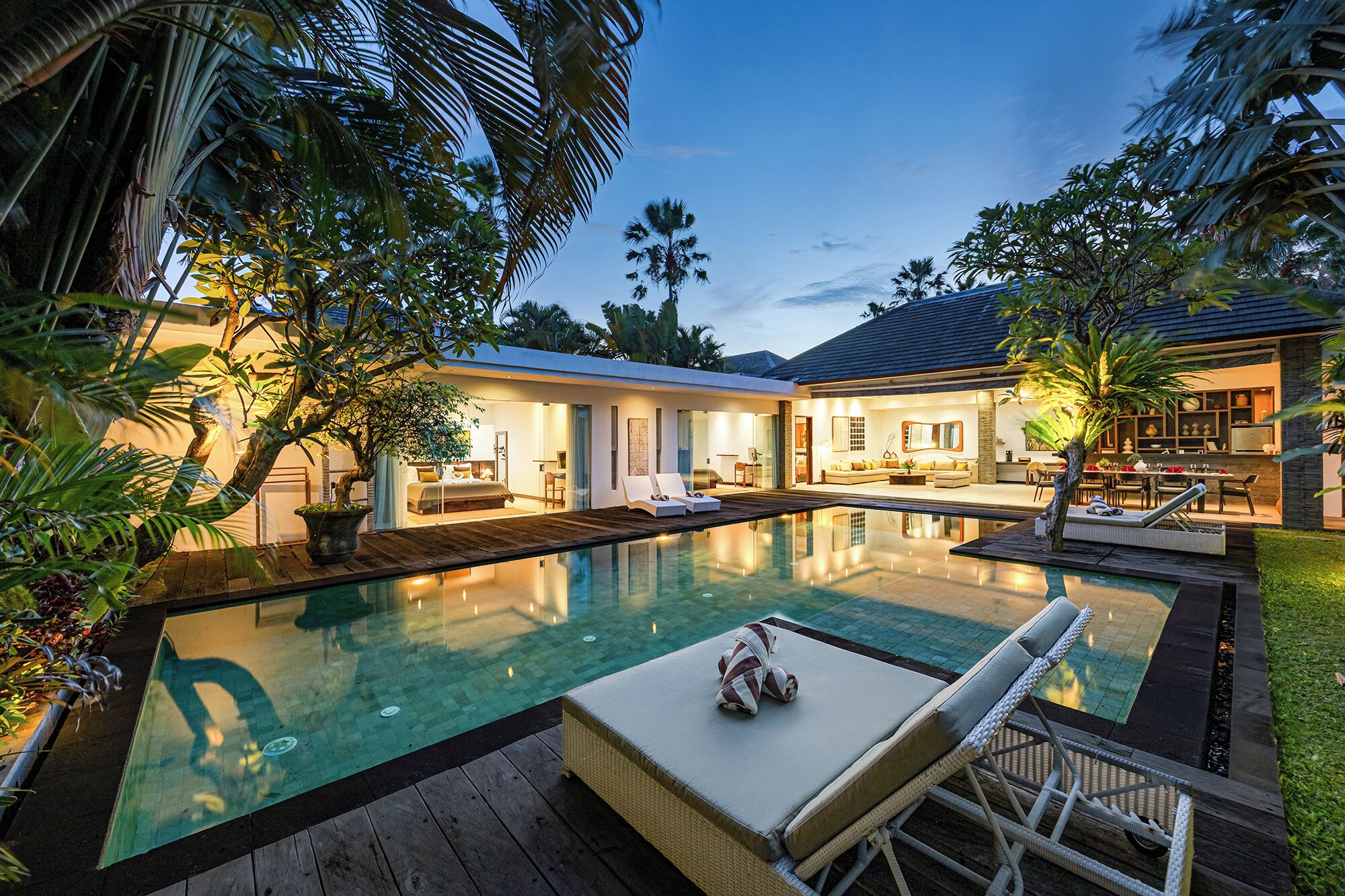 Outdoor pool, pool loungers