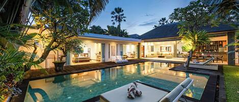 屋外プール、サンラウンジャー