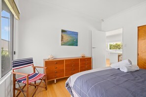 4 bedrooms, bed sheets