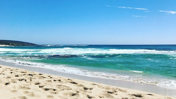 A beach with clear skies and ocean waves. - Cliff Beach House, luxury Yallingup accommodation in secluded private estate (Yallingup)