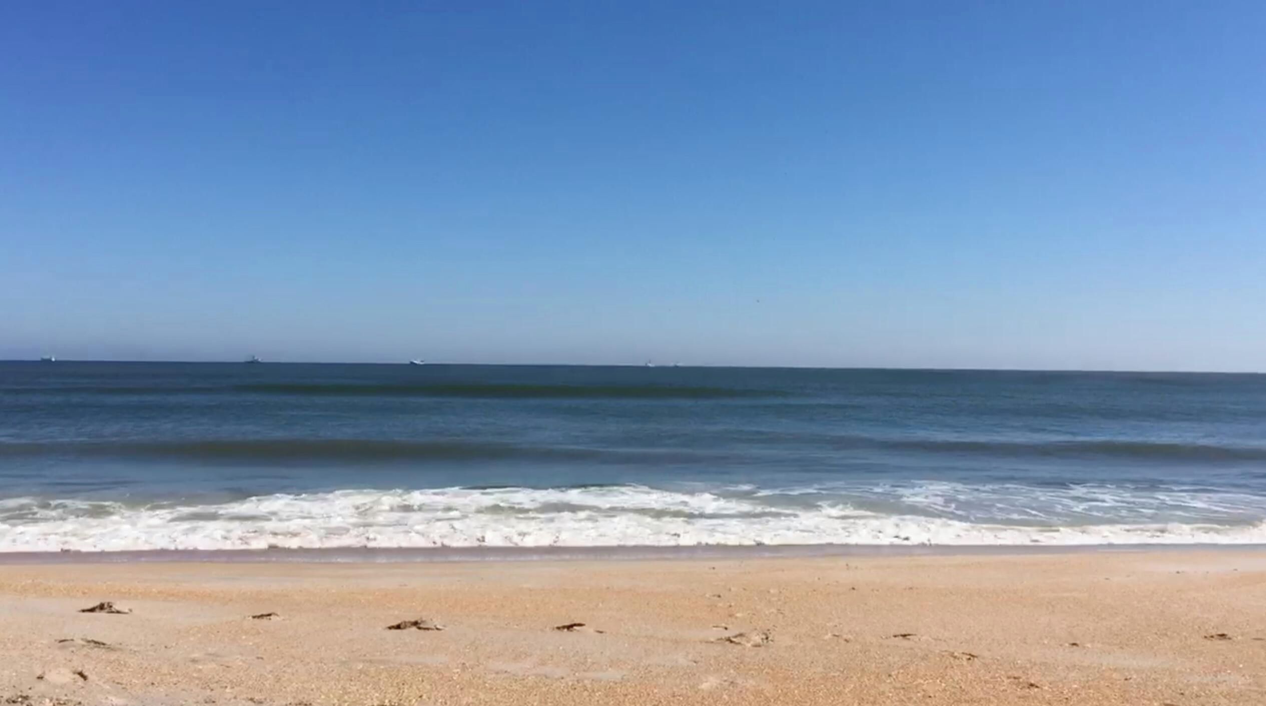 Beach nearby, sun loungers, beach towels