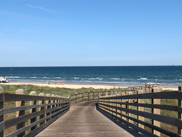 Liegestühle, Strandtücher