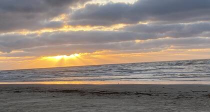 BOTH BEACH HOUSES-BIG FENCED YARD WITH NO SAND BURS-In Town Near UT Dunes.