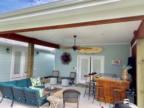 Outdoor dining - BOTH BEACH HOUSES-BIG FENCED YARD WITH NO SAND BURS-In Town Near UT Dunes. (Port Aransas)