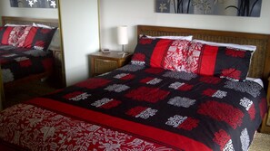 4 bedrooms, iron/ironing board, free WiFi, bed sheets