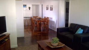 Smart TV, fireplace, DVD player