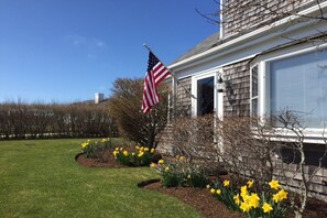 المنطقة المحيطة بالمنشأة