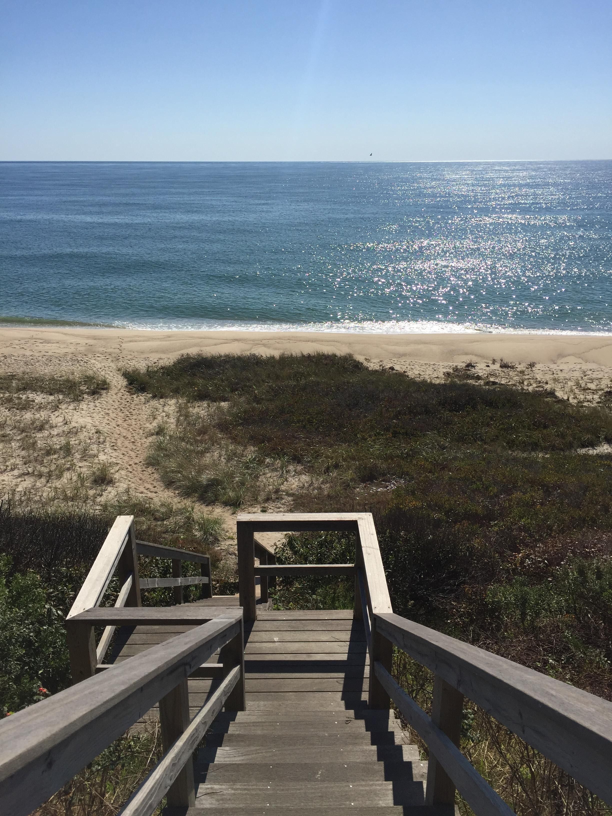 Beach nearby, sun loungers, beach towels