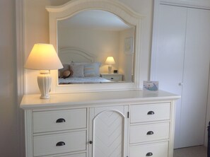 4 عدّة غرف نوم ومكواة/لوح كي وواي فاي مجانًا وملاءات أسرّة