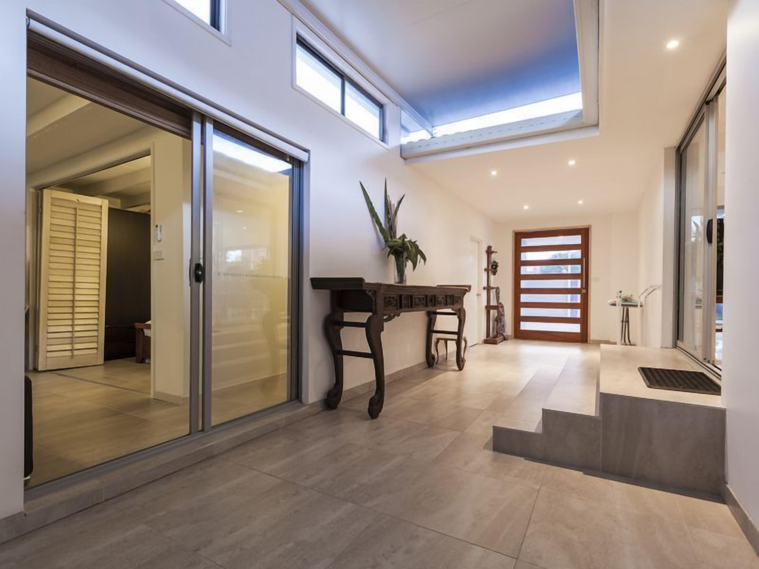 Getaway House - Great Value 5 mins walk to beach - Family friendly holiday home — image 3