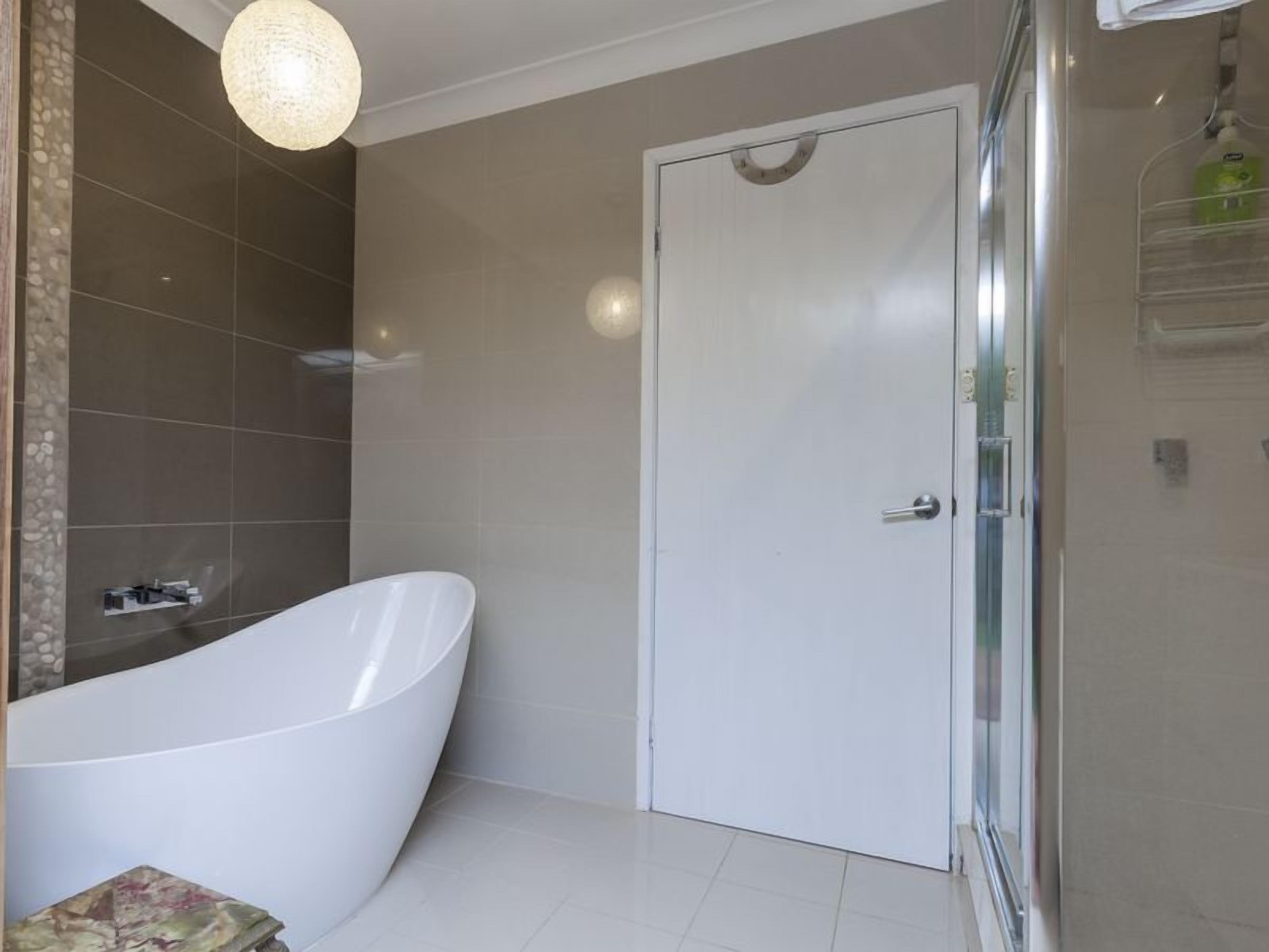 Getaway House - Great Value 5 mins walk to beach - Family friendly holiday home — image 14