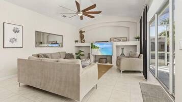 Televisión, tenis de mesa y estéreo