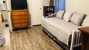 2 bedrooms, WiFi, bed sheets