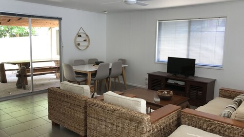 Driftwood Beach Holiday House -Coochiemudlo Island