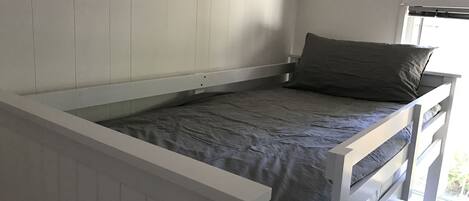 2 chambres, fer et planche à repasser, draps fournis