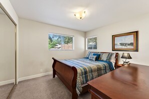 2 bedrooms, iron/ironing board, WiFi, bed sheets