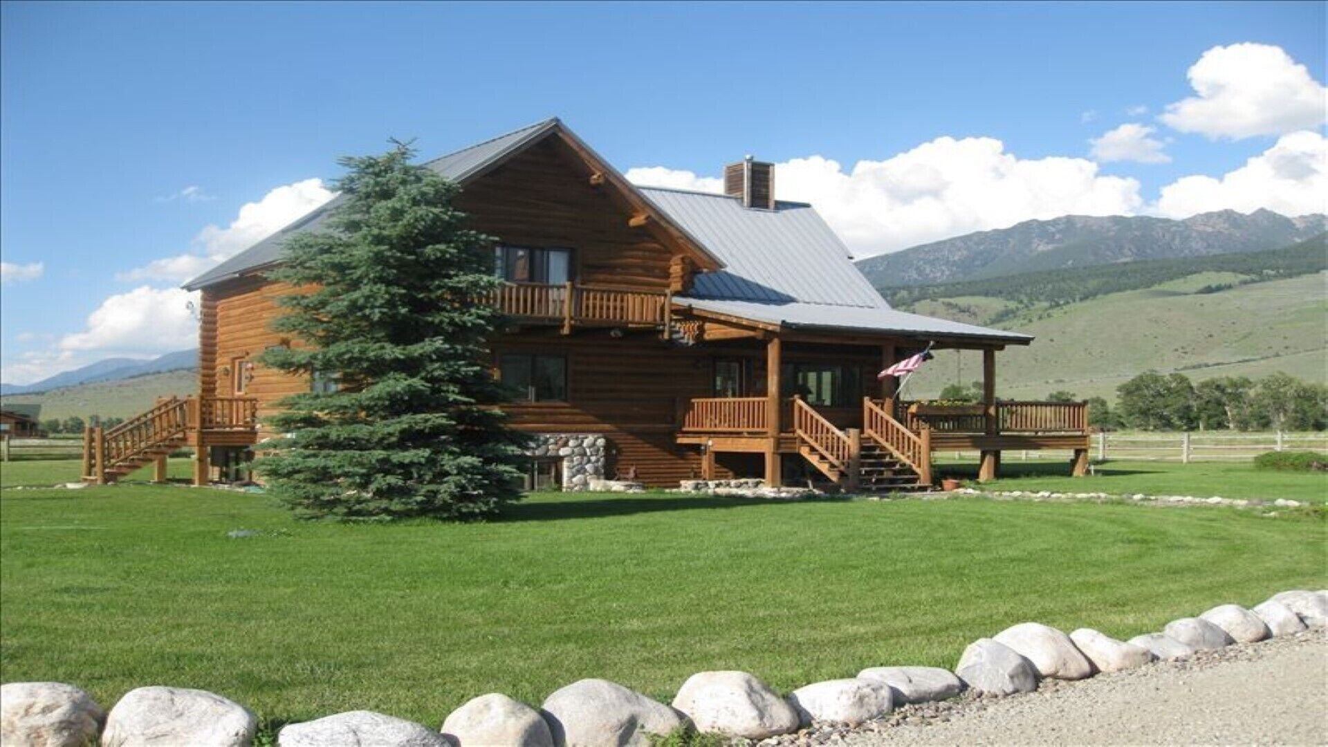 The Pleasant Pheasant ~ 5 Bedroom Log Home on 20 Acres in Paradise Valley