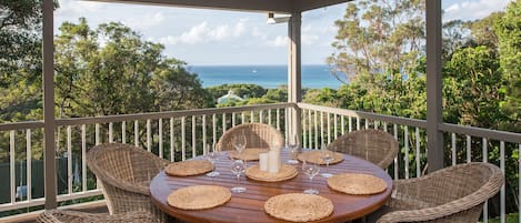 屋外ダイニングエリア