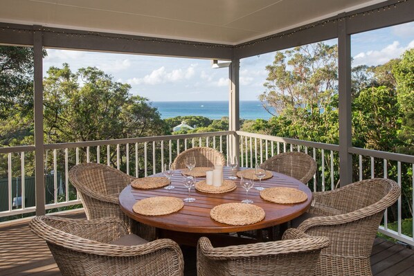 Outdoor dining - Beautiful home in a great location (Point Lookout)