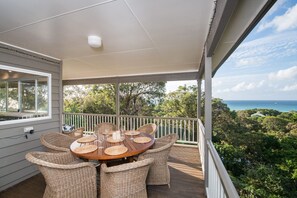 Outdoor dining - Beautiful home in a great location (Point Lookout)