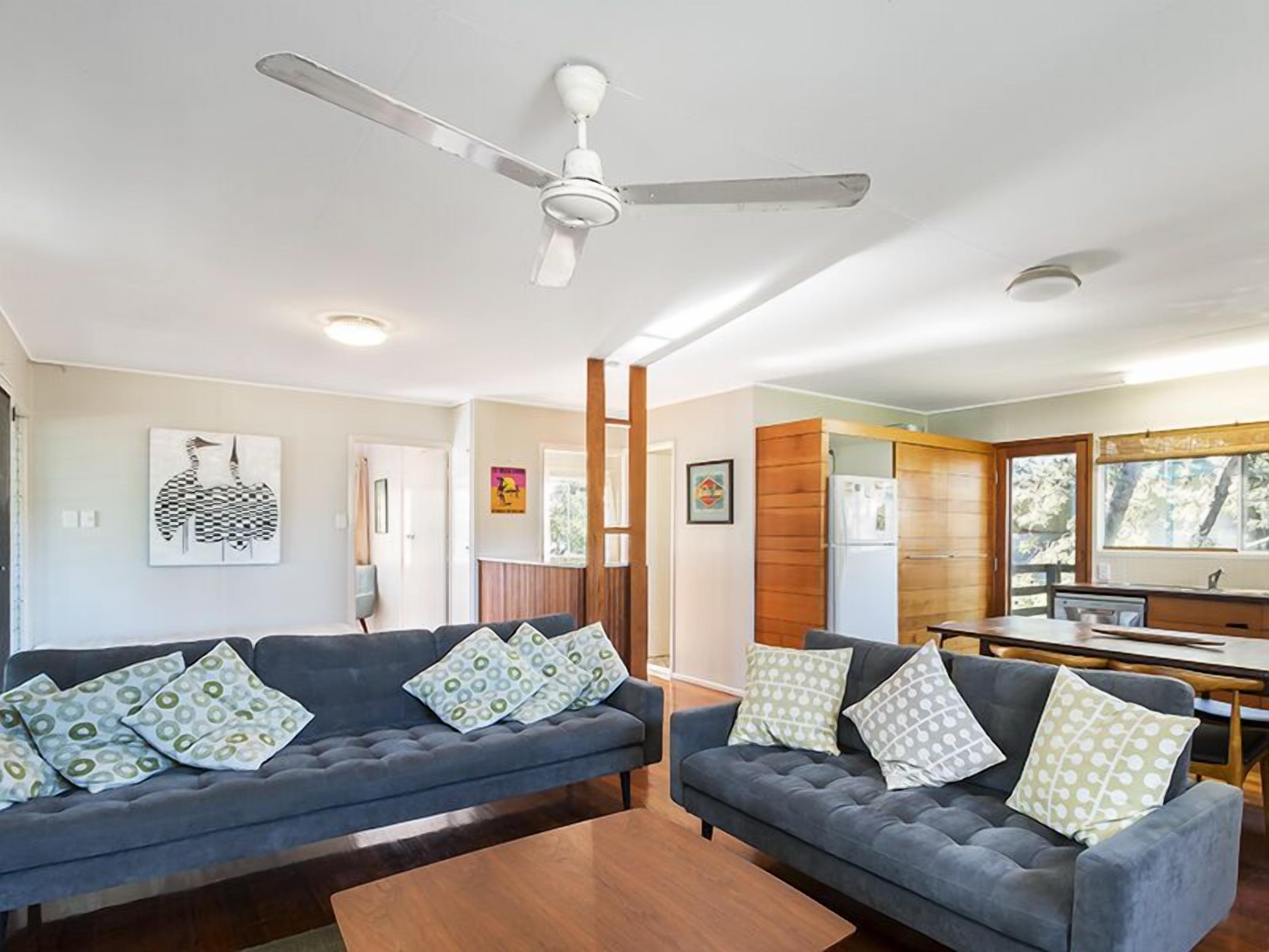 3 bedroom holiday house walking distance to beaches, shops and hotel.