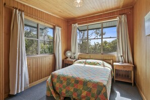 3 bedrooms, bed sheets