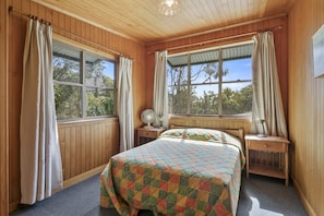 3 bedrooms, bed sheets