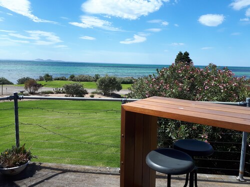 Cottage by the sea and only an hour and a quarter from Melbourne.