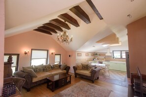 Smart TV, fireplace, DVD player, music library - Apartment Vila Ramona (Otopeni)