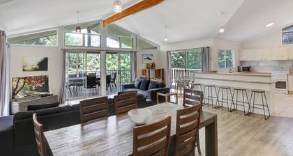 Spacious 5 bedroom house with plenty of room for the whole family. Walk...