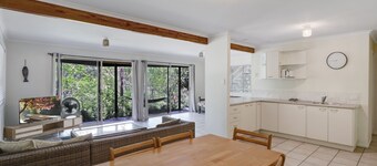 Spacious 5 bedroom house with plenty of room for the whole family. Walk...