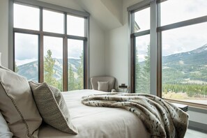 5 bedrooms, iron/ironing board, free WiFi, bed sheets