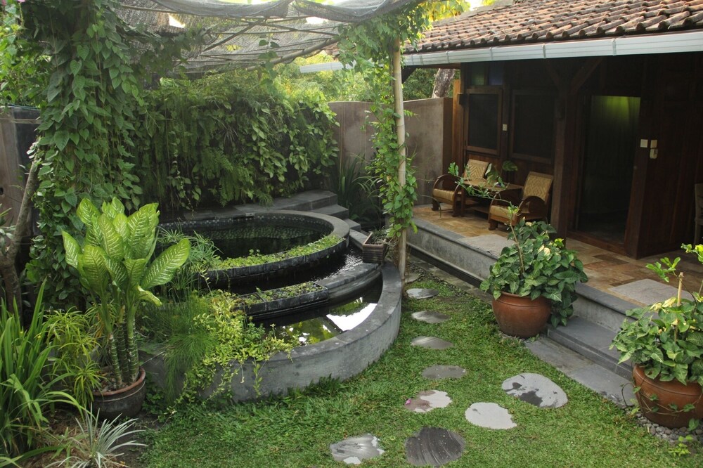 Single Room, with shared dipping pool, in an Antique Bungalow