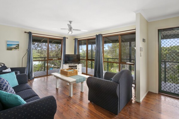 TV - Pet friendly property with water views (Point Lookout)