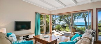 New kitchen, water views and pet friendly