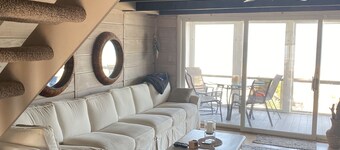 Oceanfront Byhus med betagende udsigt fra 3 Deck Niveauer