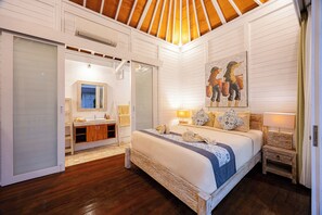 3 bedrooms, in-room safe, iron/ironing board, WiFi - Thatched Tropical Garden Home with Pool in Trendy Seminyak (Seminyak)