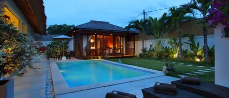 Outdoor pool, pool loungers