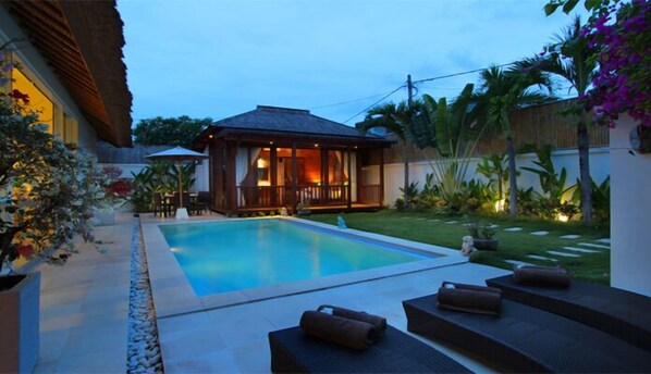 Outdoor pool, sun loungers
