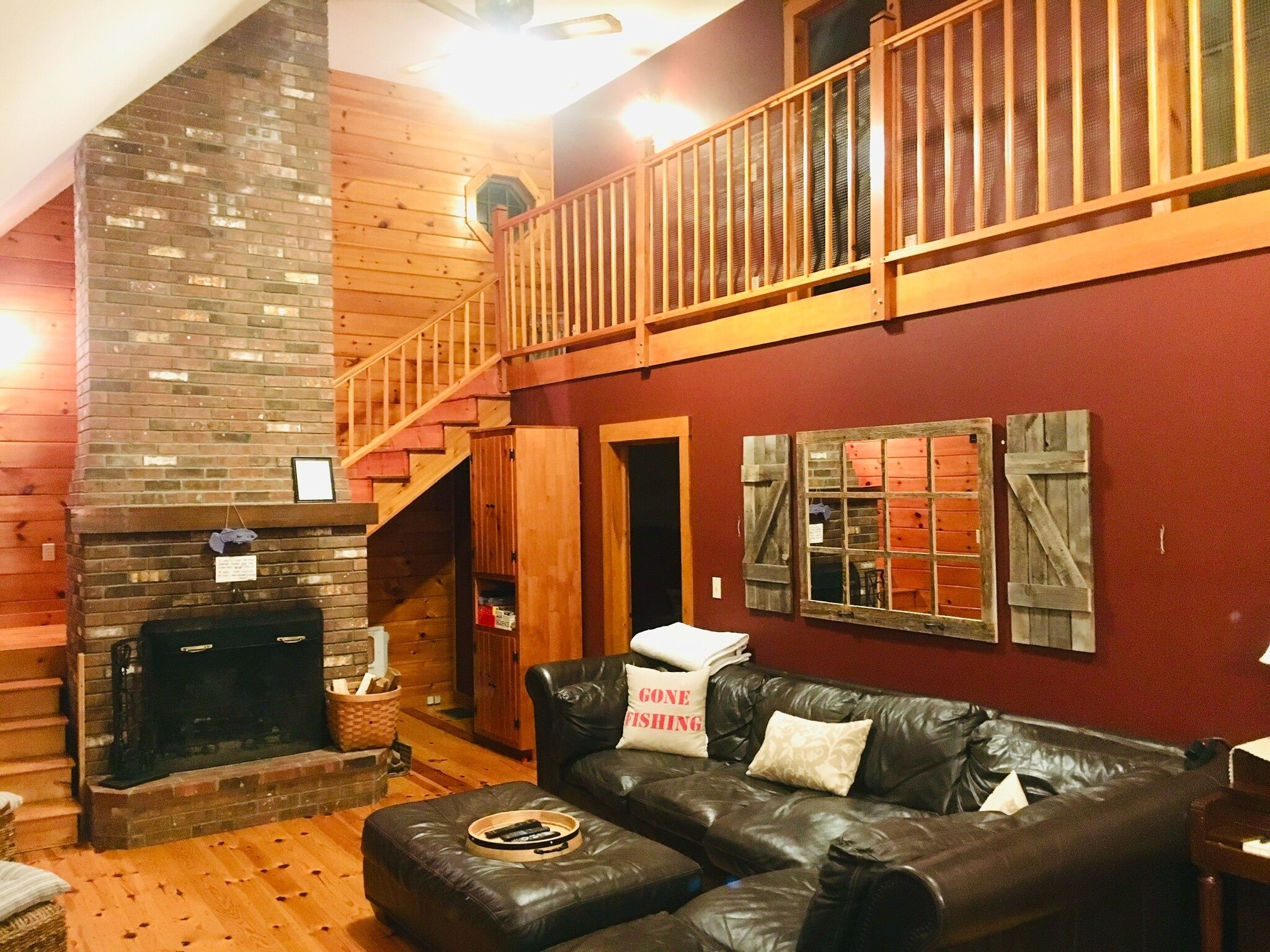 WATERFRONT!! AMAZING SUNSETS - STUNNING FALL FOLIAGE - SKI GUNSTOCK!!