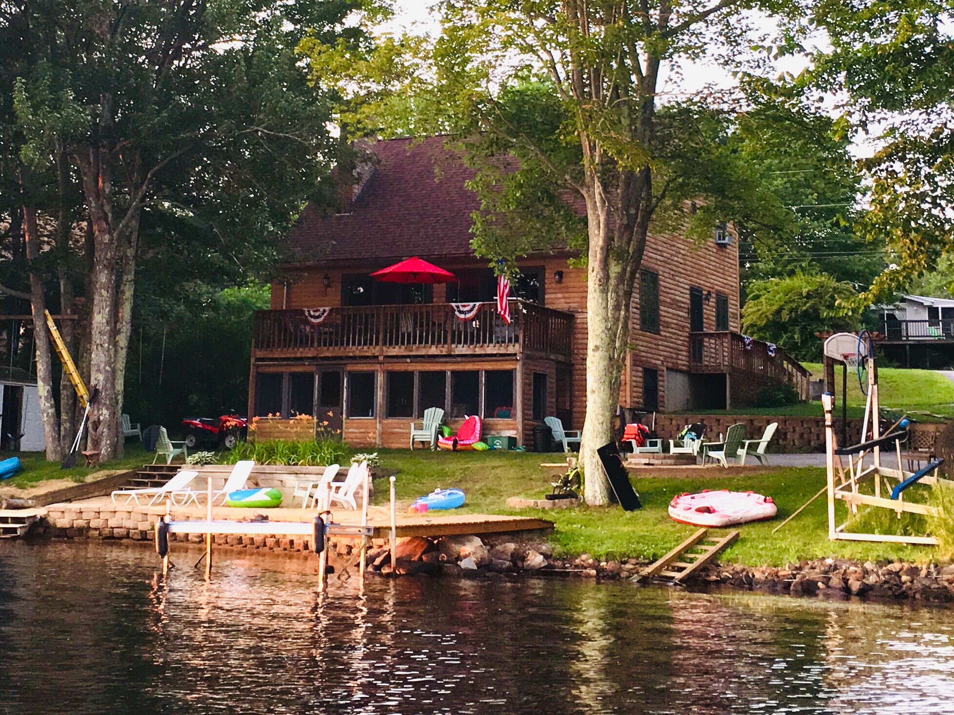 WATERFRONT!! AMAZING SUNSETS - STUNNING FALL FOLIAGE - SKI GUNSTOCK!!