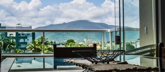Completamente attrezzato, balcone con vista mare e barbecue Wi-fi, 2 posti auto, spiaggia 200m