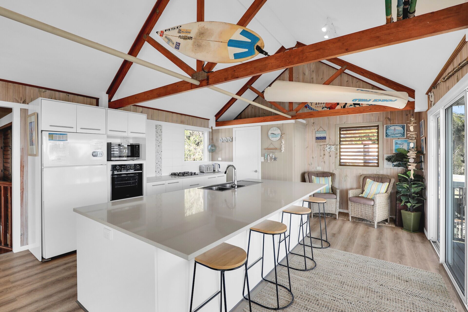 冰箱、微波炉、烤箱、炉灶