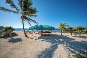 On the beach, beach towels - Coral Beach Retreat – Private Beachfront Escape (Roatan)