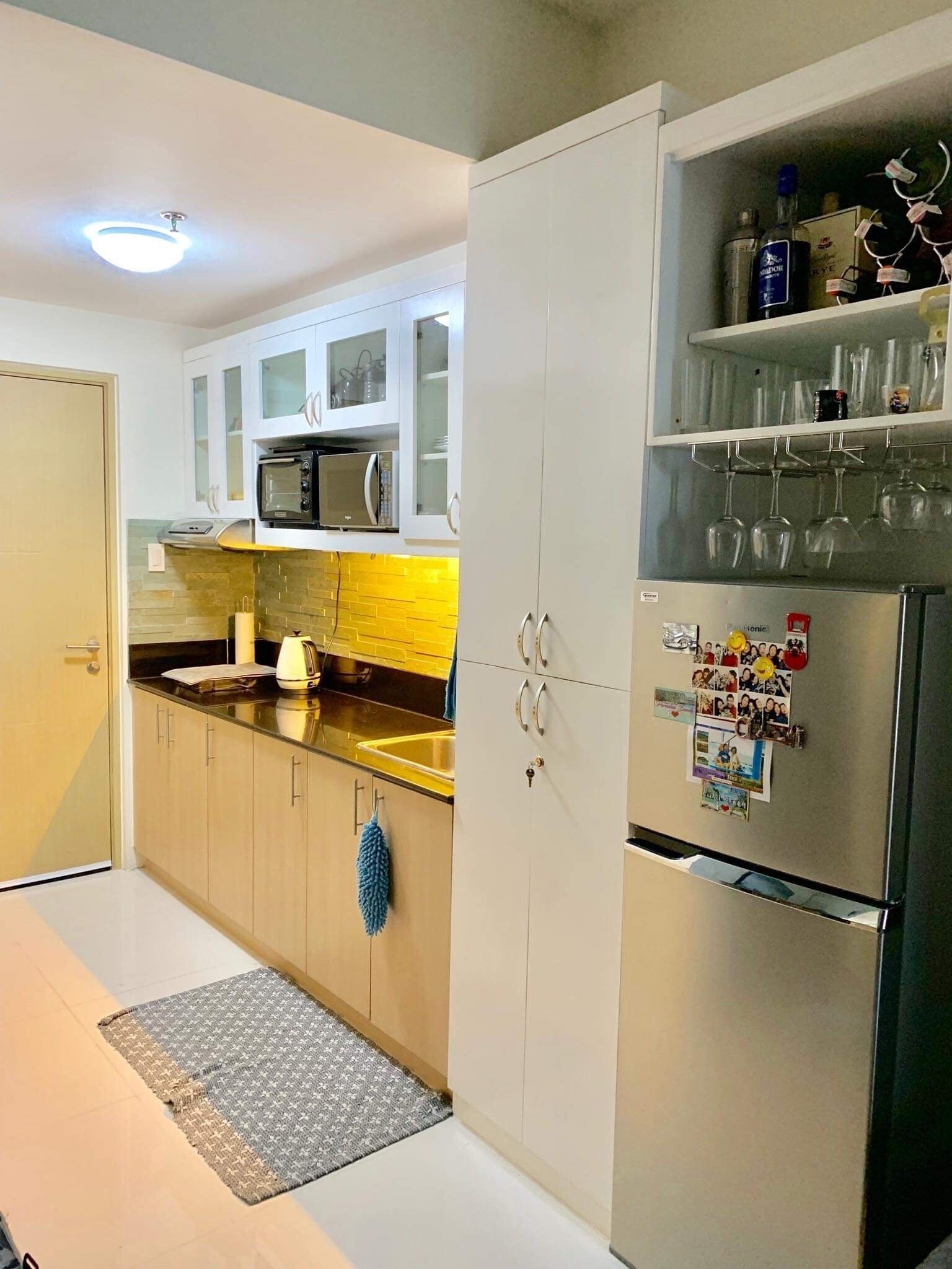 Deluxe 1BR with balcony facing Taal. Free parking